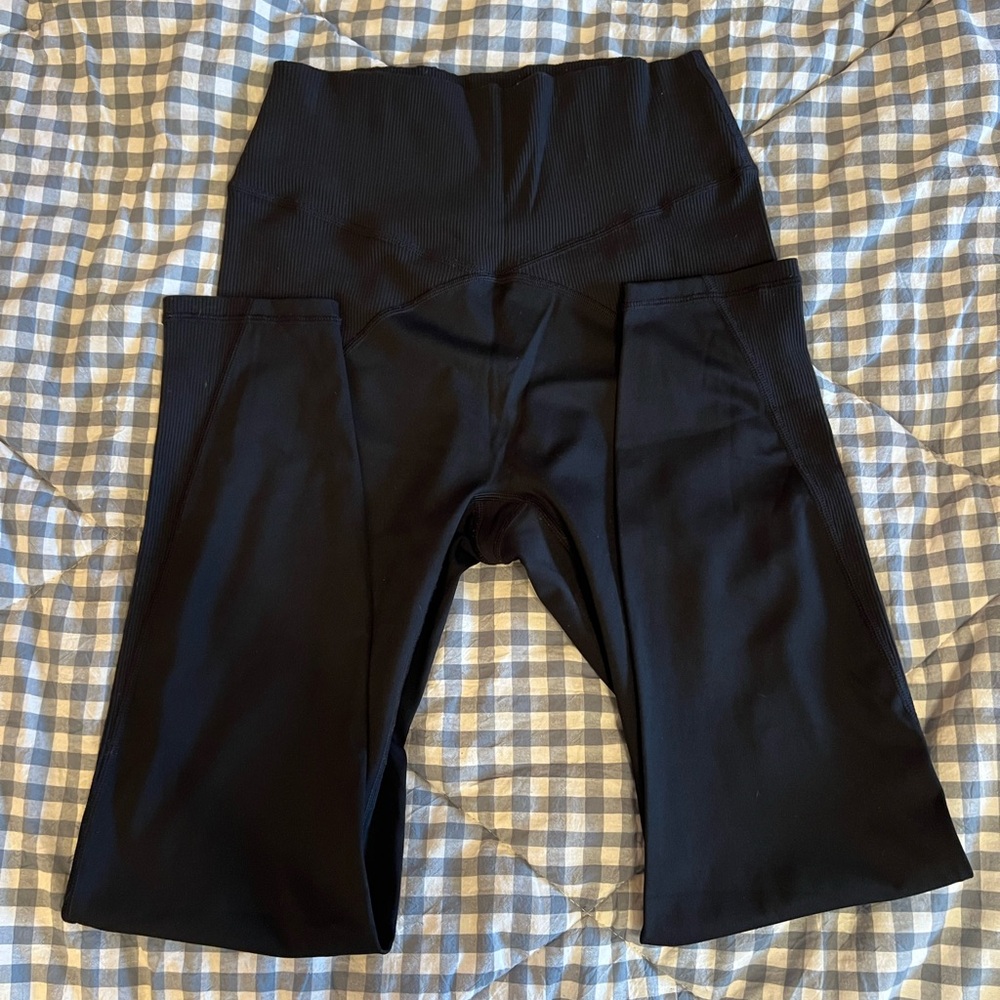 Aerie Black High-Waisted Leggings with Ribbed Design